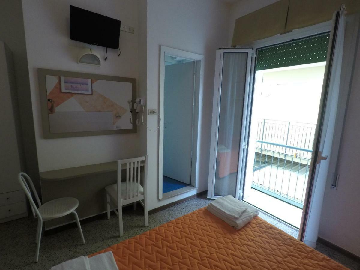 Alevon Hotel ريميني المظهر الخارجي الصورة